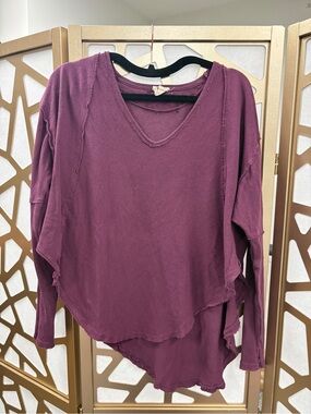 NWOT We the Free - Relaxed V-Neck Raw-Edge Sweatshirt - Plum